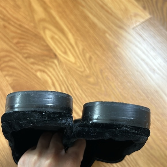 Banana Republic Black Velvet Faux Fur Mule Size 7 - Picture 7 of 9